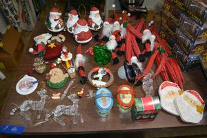 lot 46 image: Christmas ornaments