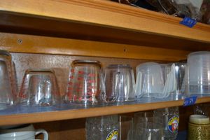 lot 59 image: Pyrex measuring cups and plastic measuring cups