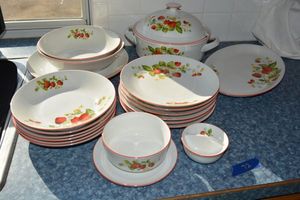 lot 72 image: Vintage German strawberry dish set
