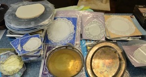 lot 111 image: Doilies (multiple sizes) and serving trays, see photos