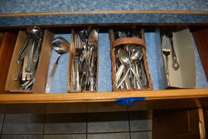 lot 117 image: Silverware sets