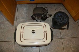 lot 108 image: Electric skillet, waffle maker, Fry daddy (cord missing)