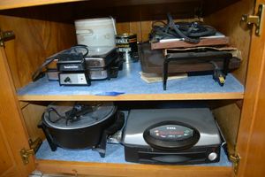lot 113 image: Food cooking griddles, Health Grill, Toastmaster, Crockpot, see photos