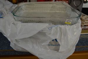 lot 90 image: Kitchen - Set of 5 clear baking dishes