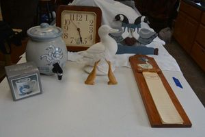lot 125 image: Duck and goose themed lot, see photos