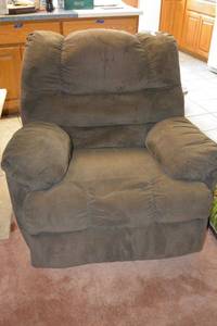 lot 164 image: 3-way rocker recliner. Champion Mocha color upholstery. Matches lot 166.