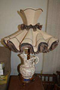 lot 153 image: Vintage pitcher table lamp with ruffle lamp shade (matches lot 159)