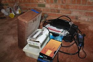 lot 141 image: Electronics and cassette tapes