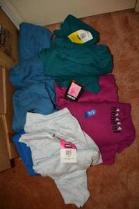 lot 313 image: Ladies X-large size sweats (still with tags)