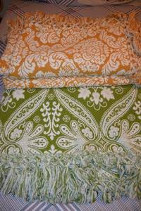 lot 317 image: 2 Heavy blankets - Italian bedspreads