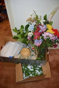 lot 322 image: Artificial flowers, hats and fabric
