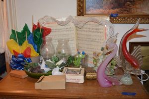 lot 325 image: Home dcor with Murano glass blown fish and swan