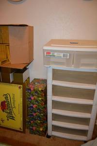 lot 186 image: Plastic storage containers and storagegift boxes