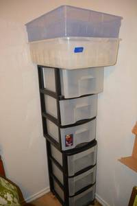 lot 187 image: Plastic storage containers