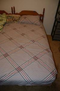 lot 189 image: Twin size bed and frame