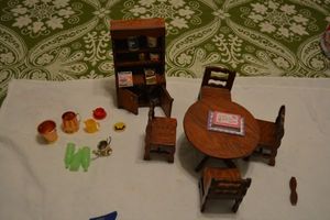 lot 199 image: Doll house furniture