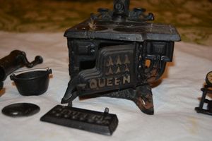 lot 197 image: Cast iron Salesman stove replica Queen and more