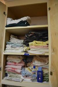 lot 207 image: Sheets and towels