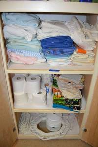lot 208 image: Sheets and towels plus toilet paper