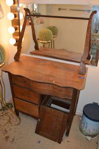 lot 209 image: Vintage Oak dresser as shown
