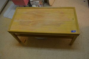 lot 215 image: Vintage Coffee table
