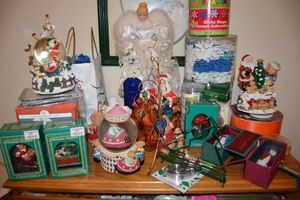 lot 227 image: Christmas decorations and craft supplies