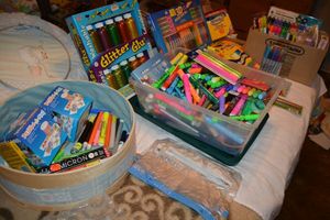 lot 222 image: Craft supplies - lots of markers and more