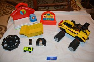 lot 226 image: Toys and toy parts as shown