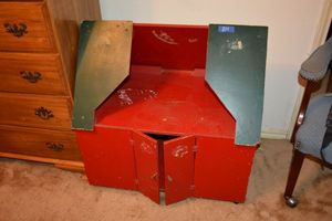lot 224 image: Rolling doll or pet house