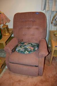 lot 268 image: Lift chair