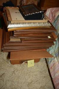 lot 274 image: Picture frames