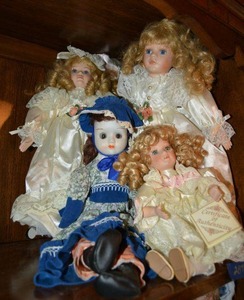 lot 287 image: Porcelain dolls - 5 total