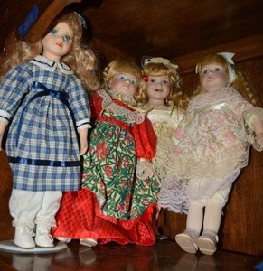 lot 288 image: Porcelain dolls - 4 total