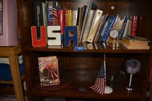 lot 291 image: Books and USA wood letters