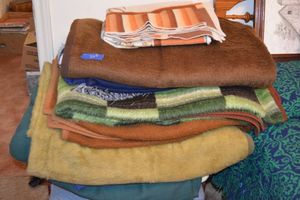 lot 360 image: Blankets