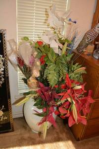 lot 347 image: Floor vase and artificial flowers