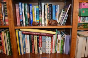 lot 392 image: Books, see photos (2 shelves)