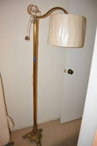 lot 519 image: Solid Brass floor lamp (Heavy) 66tall