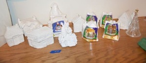 lot 421 image: Ceramic unpainted crafts