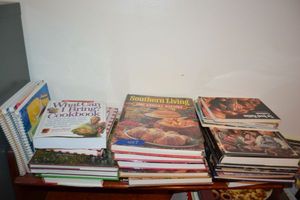 lot 407 image: Recipe and craft Books, see photos