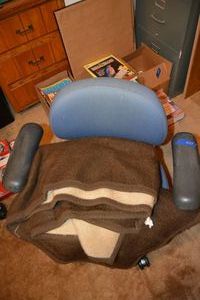 lot 425 image: Rolling arm chair and blanket