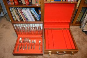 lot 688 image: Flatware set with extra box