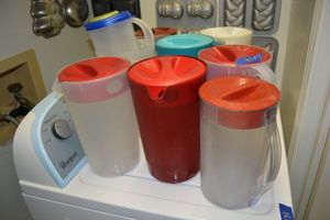 lot 434 image: Gallon size plastic pitchers