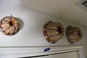 lot 430 image: Ceramic bundt cake wall decorations