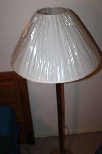 lot 442 image: Floor lamp