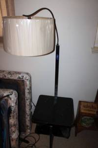 lot 457 image: Vintage side table and lamp unit