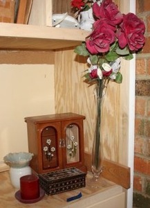 lot 472 image: Home dcor - tall flower vase, jewelry boxes and candle