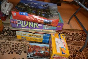 lot 514 image: Puzzles and games