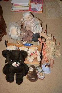 lot 435 image: Dolls and toys - includes mini porcelain dolls and foreign teddy bear, see photos