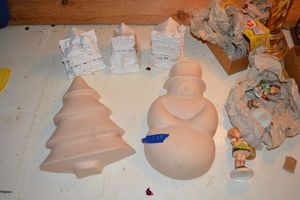 lot 530 image: Unpainted ceramic crafts and Goebel figurines (need reglued)